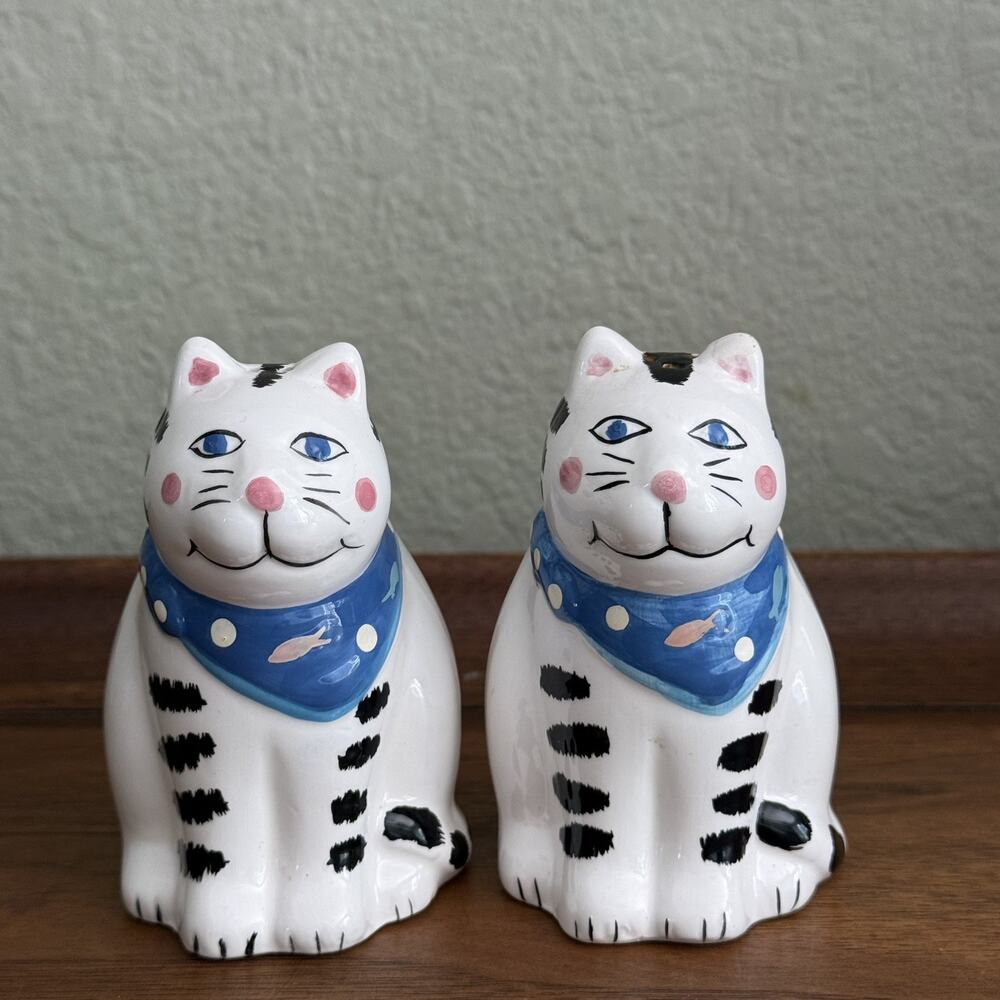 Rare Coco Dowley Salt & Pepper Shakers Blue Eyed Cats Blue Scarves Gift
